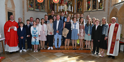 Copyright: Egon WEISSHEIMER, 24.05.2025 Friedersbach, Firmung in der Pfarrkirche Friedersbach, Firmspender Generalvikar Christoph WEISS